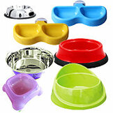 Voerbakken en drinkflessen