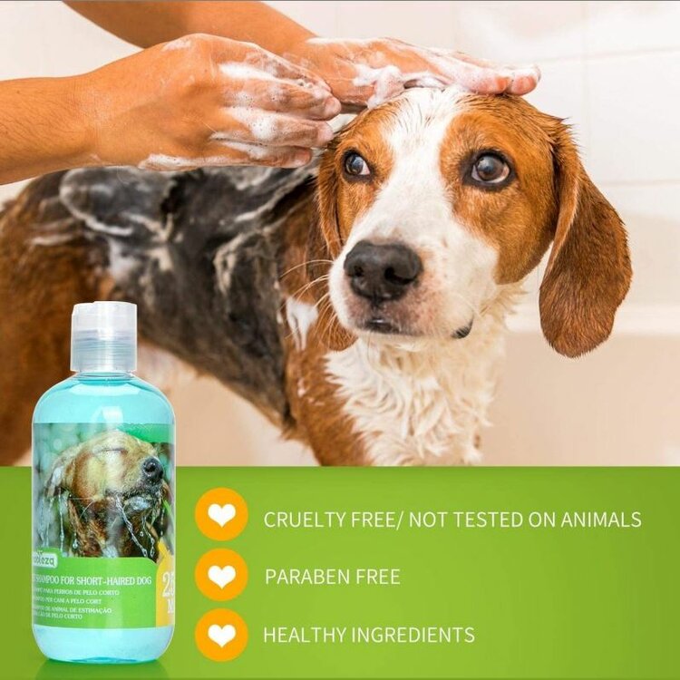 Shampoo voor honden met een korte vacht. Hondenshampoo met een aangename amandel- en honinggeur
