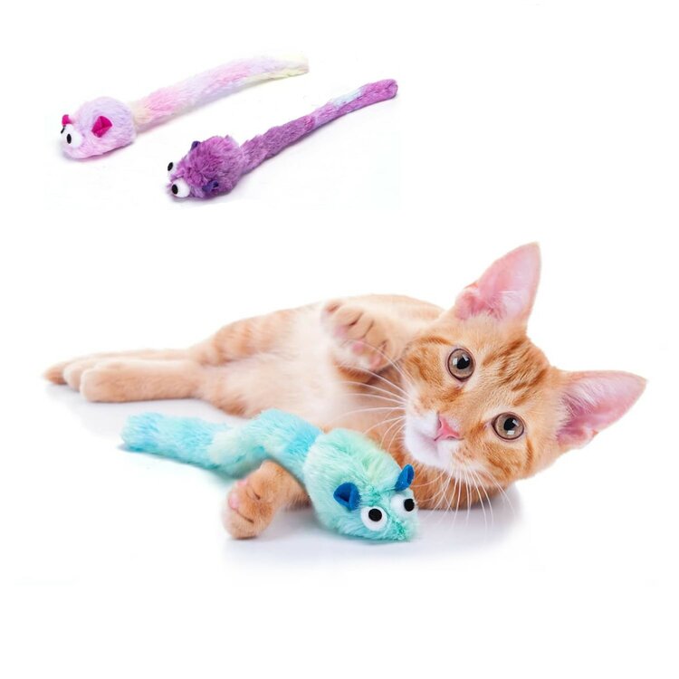 Katten speelmuis met knisperende staart