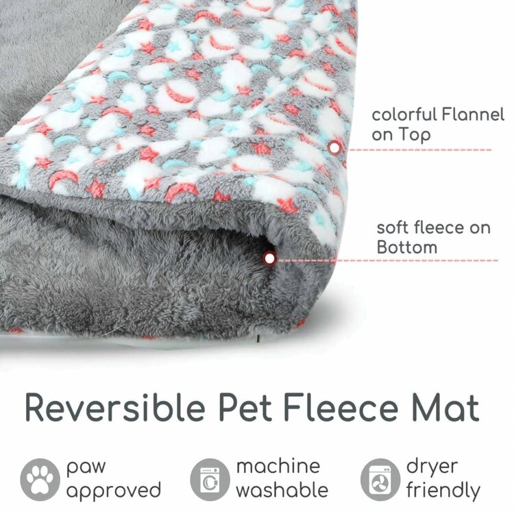 Pluche kleed geschikt voor honden en katten. Mooie lichtgrijze kleur met motief