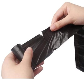 Deze poepzakjes zitten op een rol van in totaal 15 zakjes, je kan de zakjes makkelijk afscheuren.