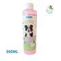 Shampoo voor honden met een zwarte vacht